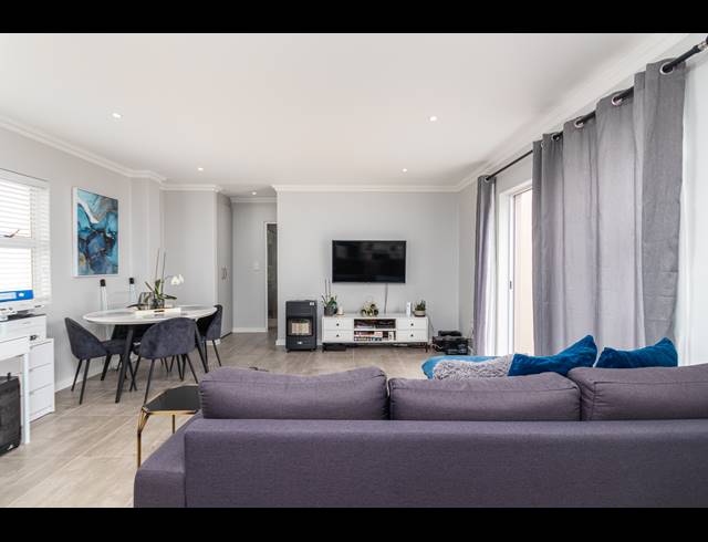 1 BEDROOM SECTIONAL TITLE SOLD IN SUNNINGDALE